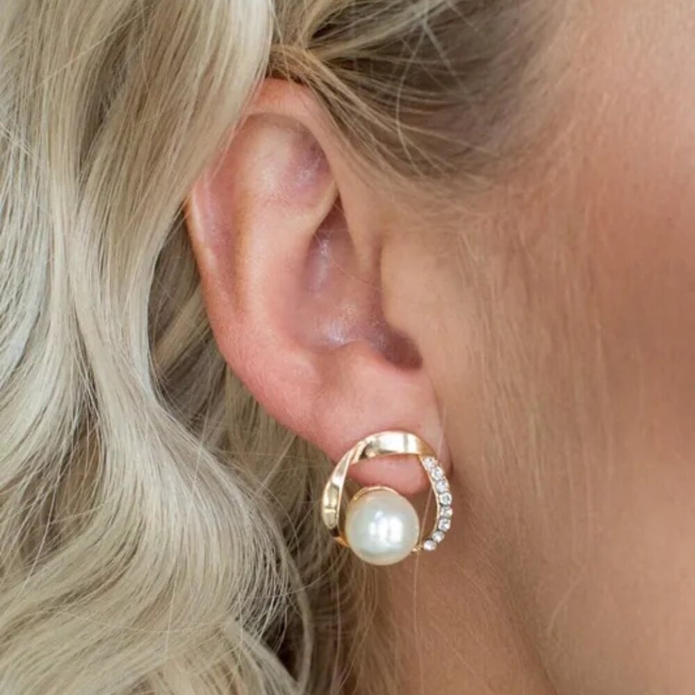 Paparazzi Jewelry Accessories - Stylishly Suave - Gold Earrings - Vintage